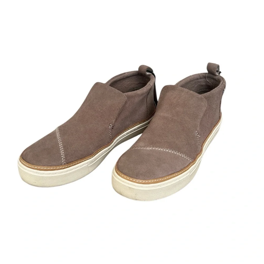 TOMS Paxton Slip On Taupe Suede Ankle Bootie w/heel tassel.SZ.7.